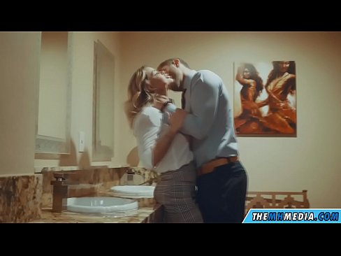 ❤️ Rehefa mamitaka anao ao amin'ny trano fidiovana ho an'ny besinimaro ny blonde be busty ❌ Sluts aminay ❌